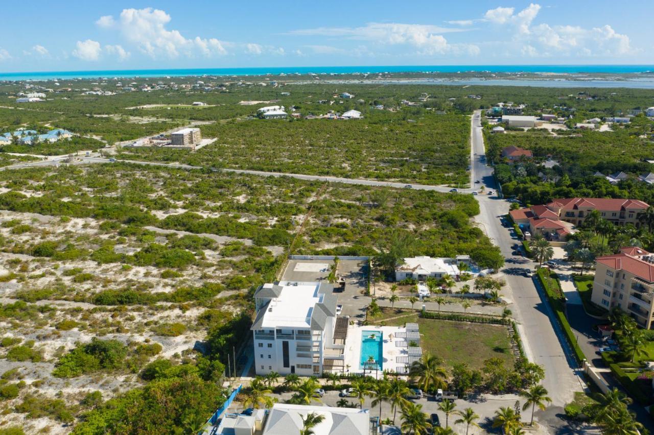Отель The Tides, Grace Bay The Bight Settlements Экстерьер фото