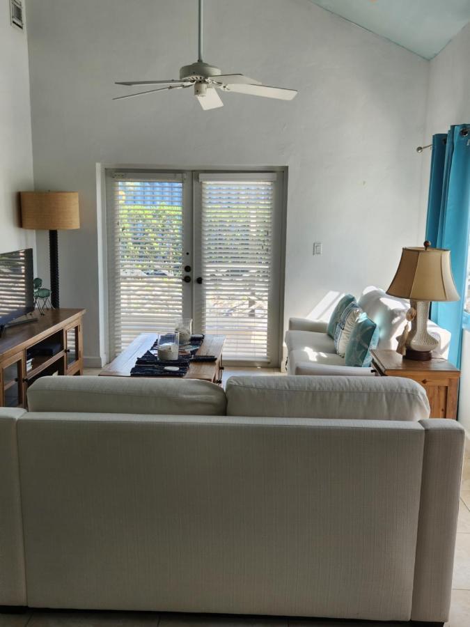 Отель The Tides, Grace Bay The Bight Settlements Экстерьер фото