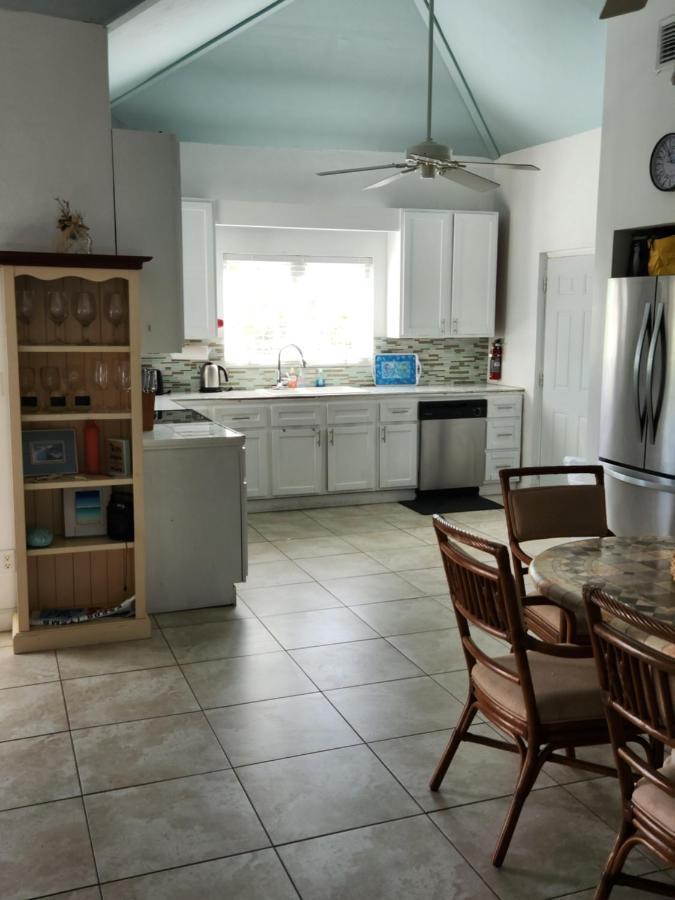 Отель The Tides, Grace Bay The Bight Settlements Экстерьер фото